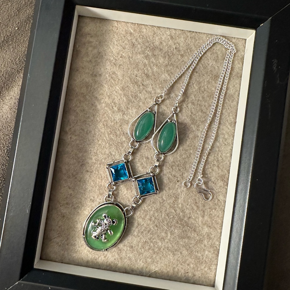 Elegant Silver and Green onyx & blie topaz Dancing bear Pendant Necklace